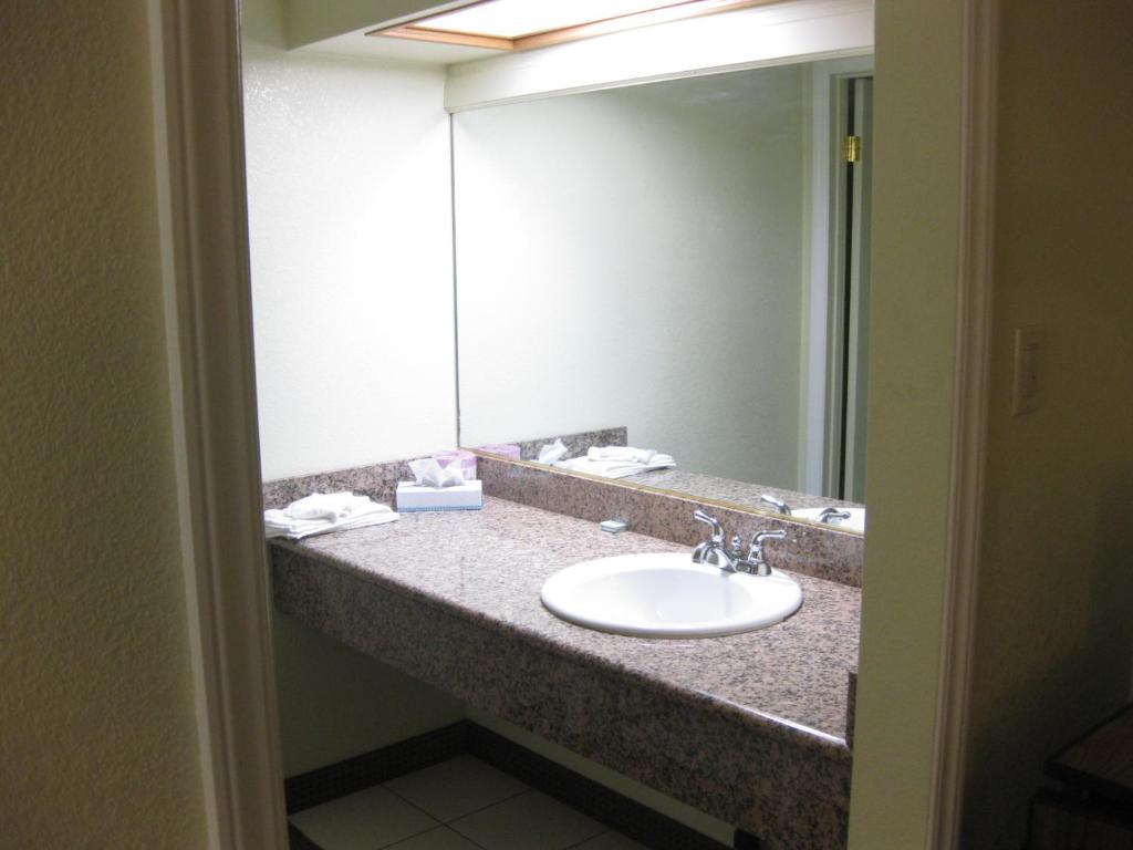 Desert Inn Motel Barstow Room photo