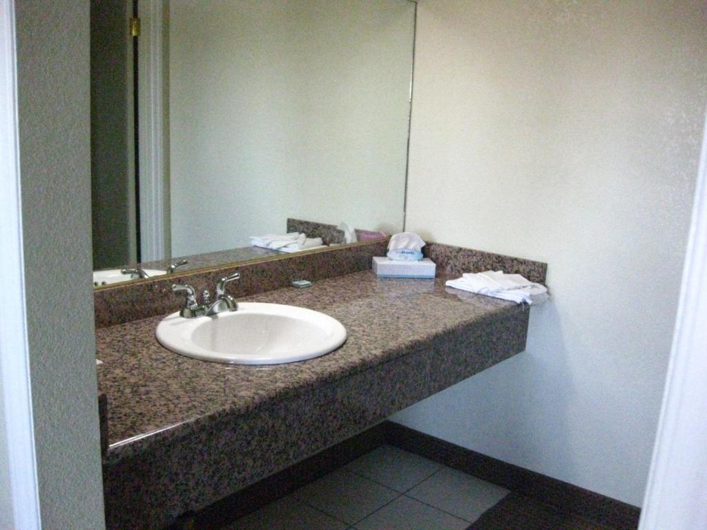 Desert Inn Motel Barstow Room photo
